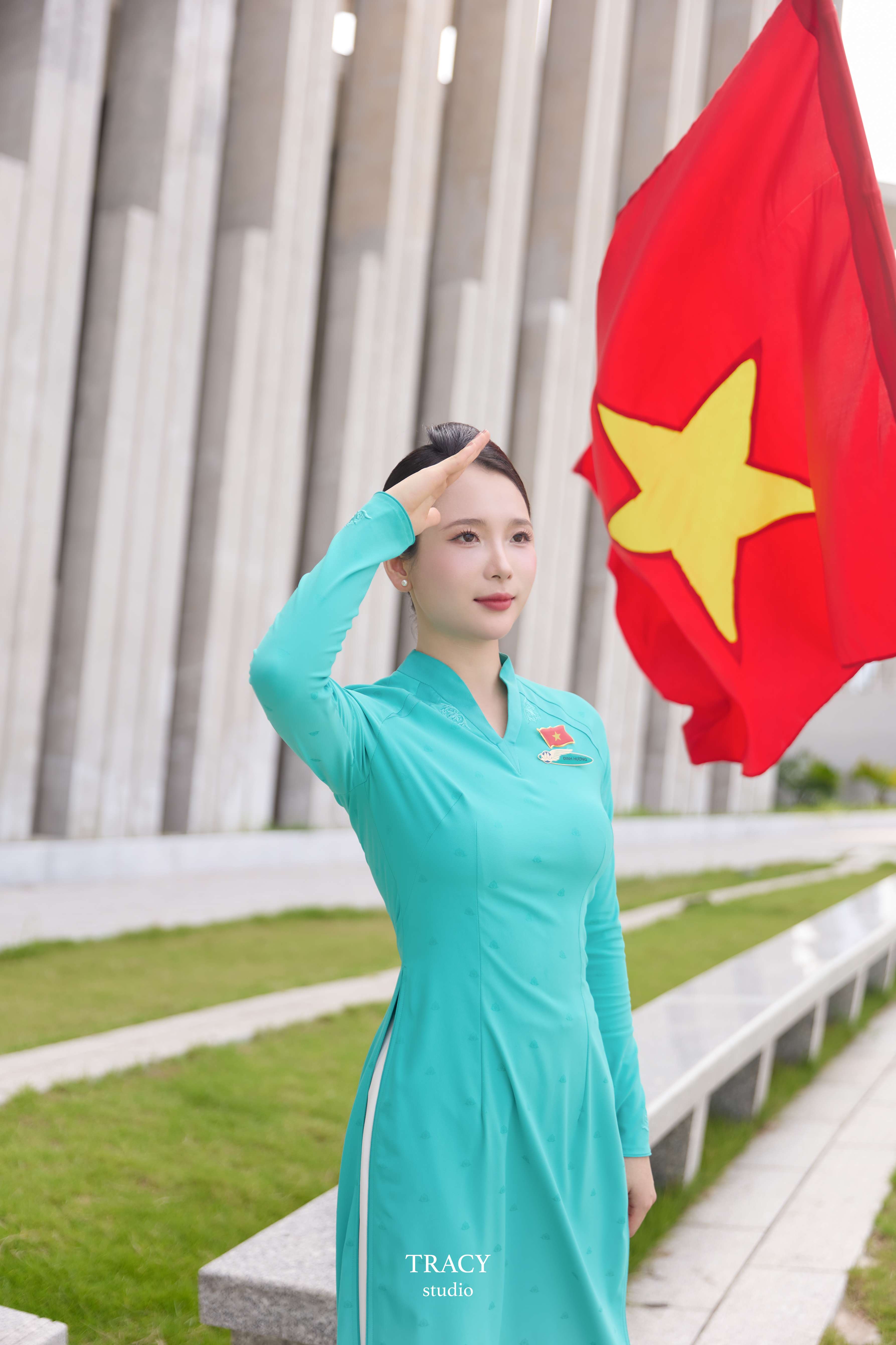 frontend/img/gallery/tinh-khoi-ao-dai-viet/tracy-studio-chup-concept-ao-dai-tiep-vien (9).jpg